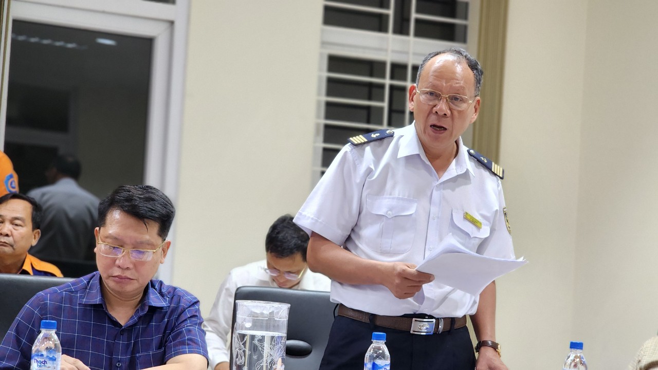 Vụ chìm sà lan ở Quảng Ngãi: Vẫn chưa có tin tức 5 nạn nhân mất tích- Ảnh 1. Vụ chìm sà lan ở Quảng Ngãi: Vẫn chưa có tin tức 5 nạn nhân mất tích- Ảnh 1.