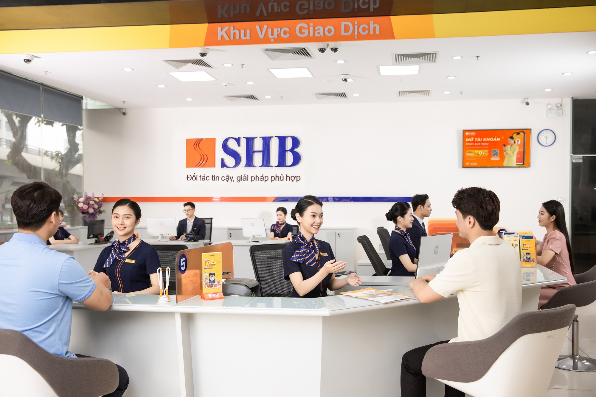 Phó chủ tịch SHB Đỗ Quang Vinh bắt đầu mua lượng cổ phiếu đăng ký- Ảnh 1. Phó chủ tịch SHB Đỗ Quang Vinh bắt đầu mua lượng cổ phiếu đăng ký- Ảnh 1.