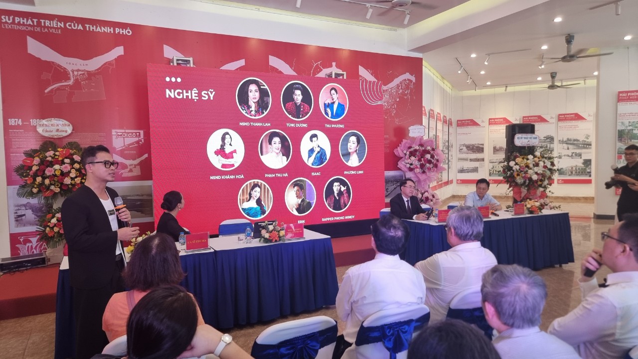 Lần đầu tiên Hải Phòng tổ chức bắn pháo hoa tại lễ hội Hoa phượng đỏ 2024- Ảnh 1. Lần đầu tiên Hải Phòng tổ chức bắn pháo hoa tại lễ hội Hoa phượng đỏ 2024- Ảnh 1.