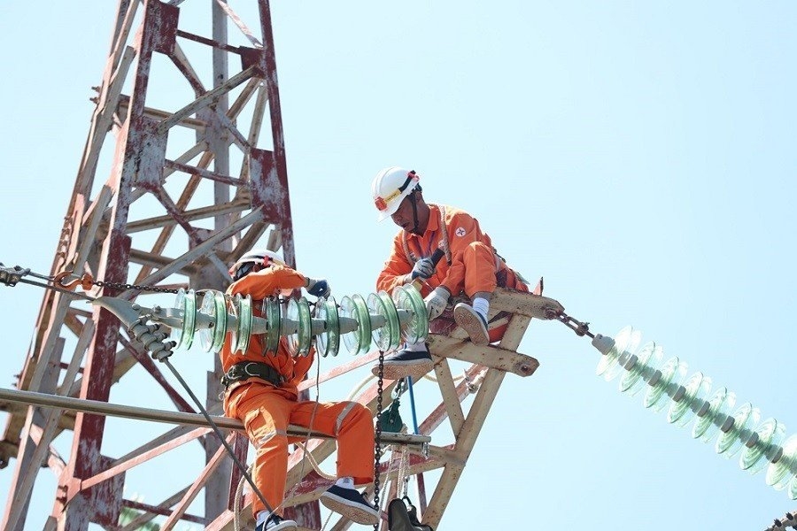 Bộ Công thương "lệnh" tăng sản xuất và nhập khẩu điện thêm gần 4,4 tỷ kWh- Ảnh 1. Bộ Công thương "lệnh" tăng sản xuất và nhập khẩu điện thêm gần 4,4 tỷ kWh- Ảnh 1.