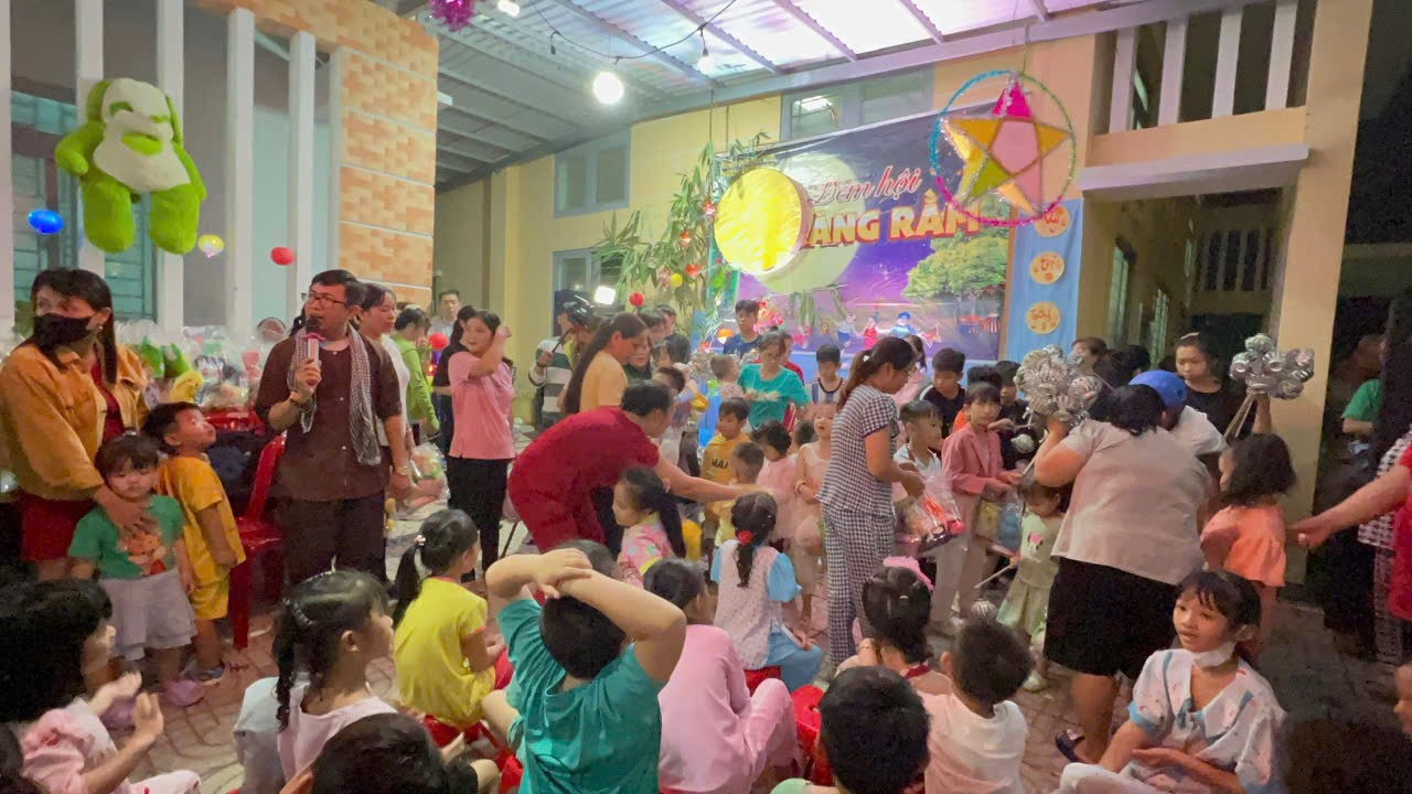 Đêm Hội Trăng Rằm 2024: Lan Tỏa Yêu Thương và Hy Vọng