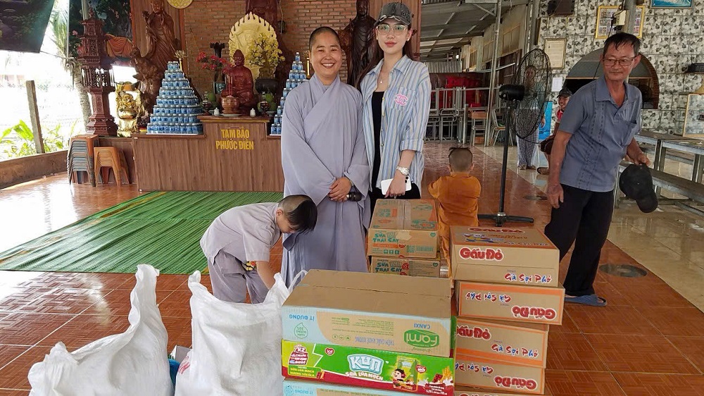 Nhóm Thiện Nguyện Bạn Trẻ CTY LEGEN Thăm Mái Ấm Tịnh Thất Linh Quang
