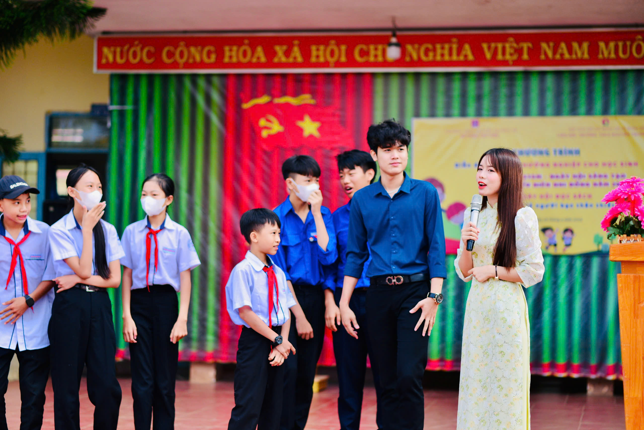 Nữ doanh nhân, diễn giả, nhà hoạt động xã hội nổi tiếng Võ Thị Mỹ Duyên xuất thân từ giáo viên và sự tâm huyết với nghề giáo