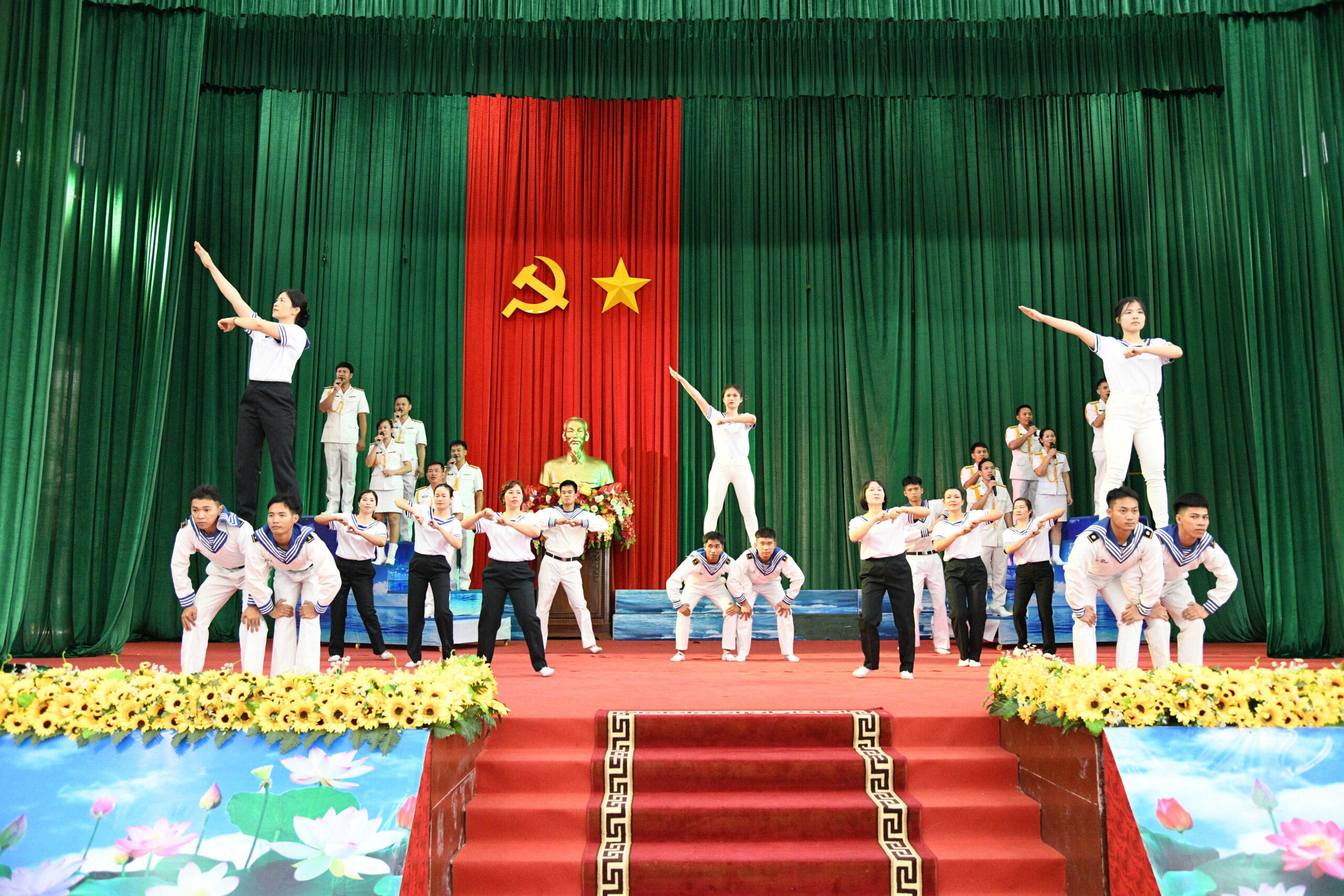 Bộ Tư lệnh Vùng 5 Hải quân giao nhiệm vụ cho đội văn nghệ tham gia liên hoan nghệ thuật quần chúng