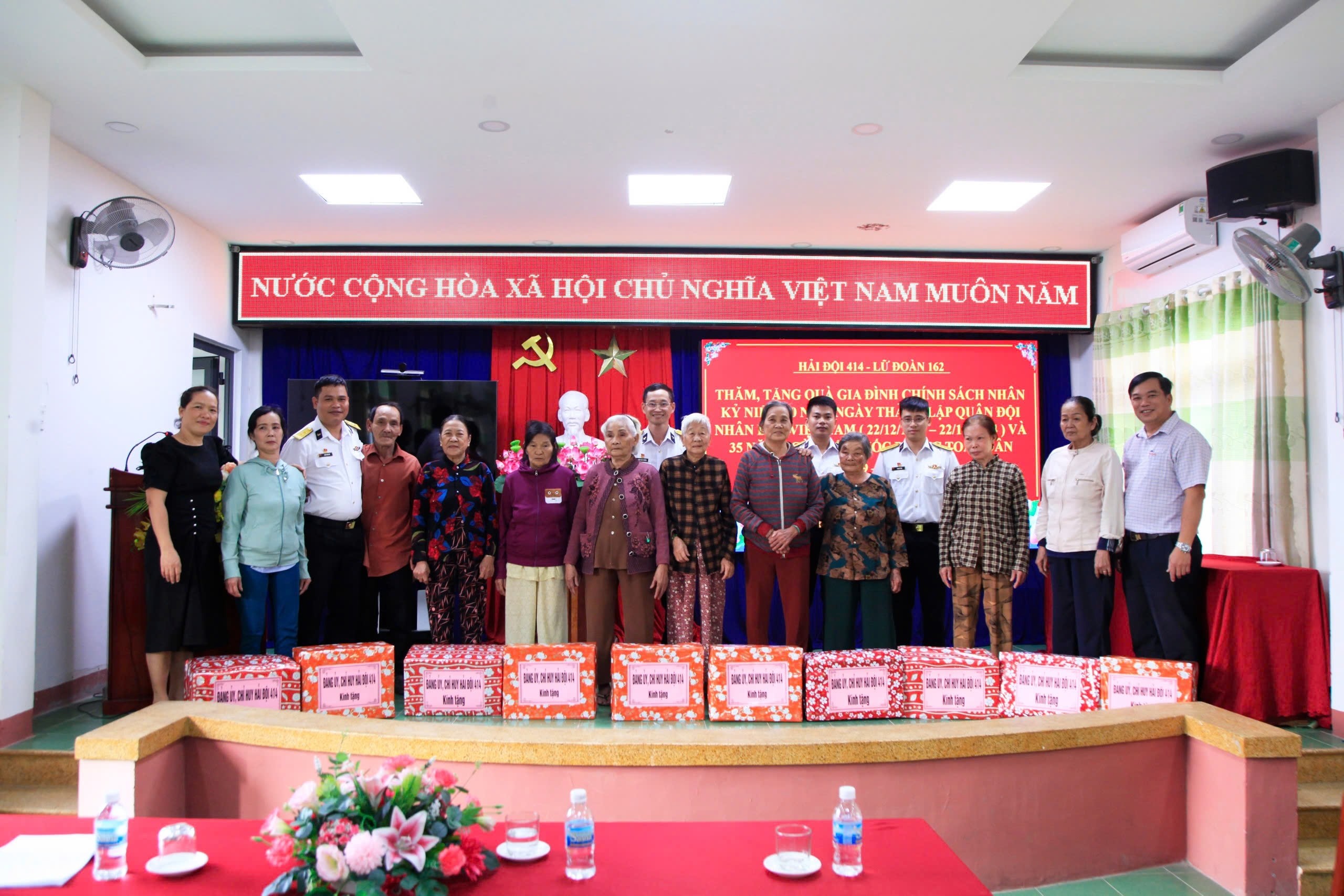 Nhiều hoạt động ý nghĩa chào mừng, kỷ niệm 80 năm Ngày thành lập Quân đội nhân dân Việt Nam ở Lữ đoàn 162, Vùng 4 Hải quân