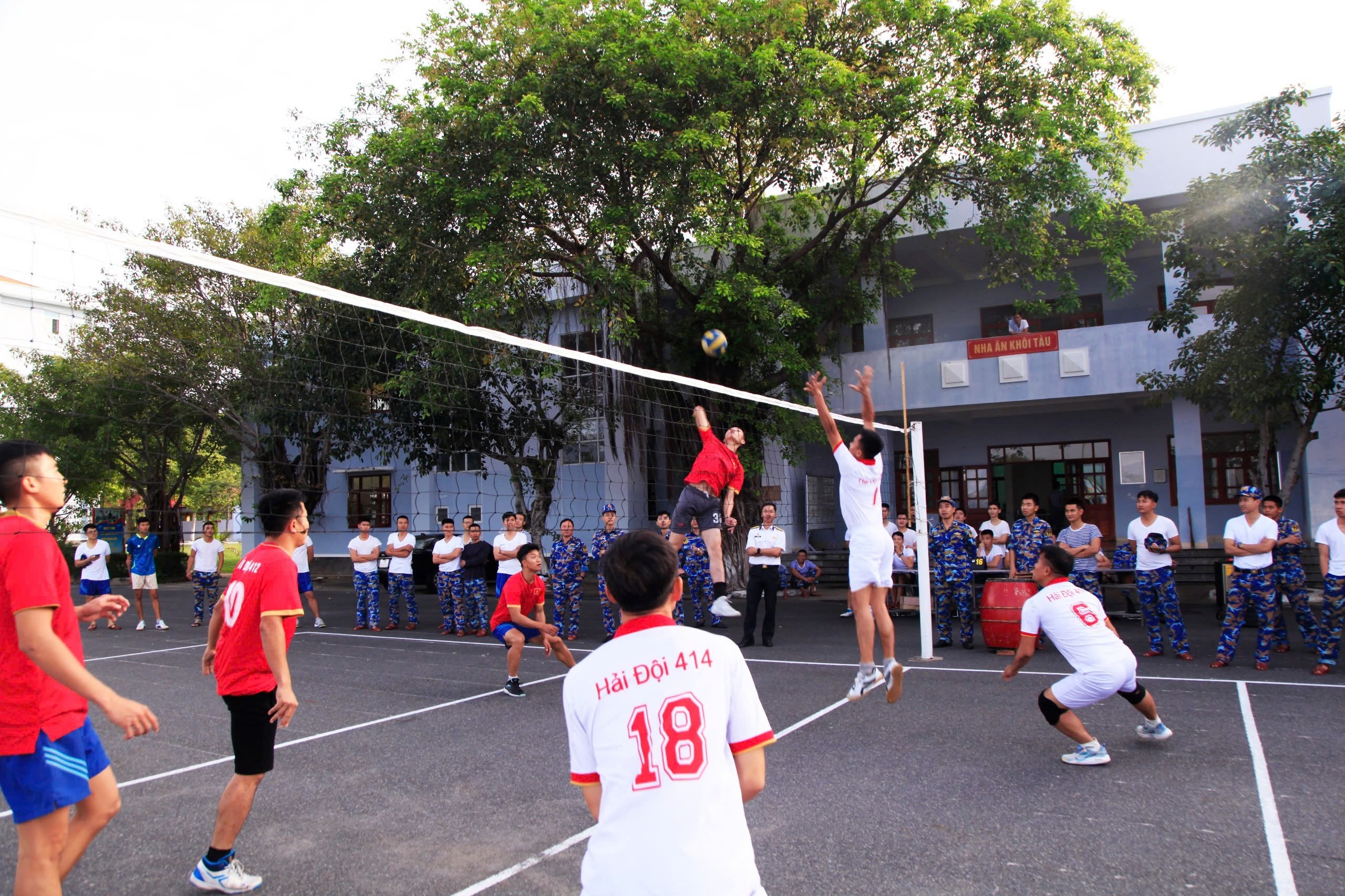 Nhiều hoạt động ý nghĩa chào mừng, kỷ niệm 80 năm Ngày thành lập Quân đội nhân dân Việt Nam ở Lữ đoàn 162, Vùng 4 Hải quân