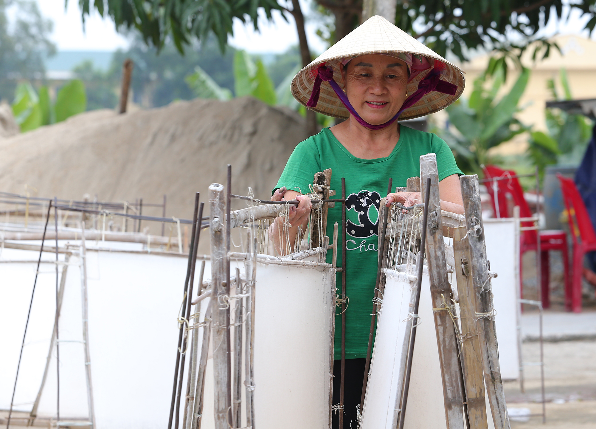 Mai một làng nghề giấy dó độc nhất xứ Nghệ - Ảnh 1. Mai một làng nghề giấy dó độc nhất xứ Nghệ - Ảnh 1.