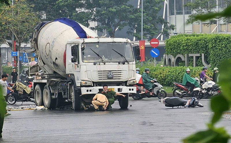 Hiện trường vụ tai nạn khiến một người tử vong tại chỗ. Hiện trường vụ tai nạn khiến một người tử vong tại chỗ.