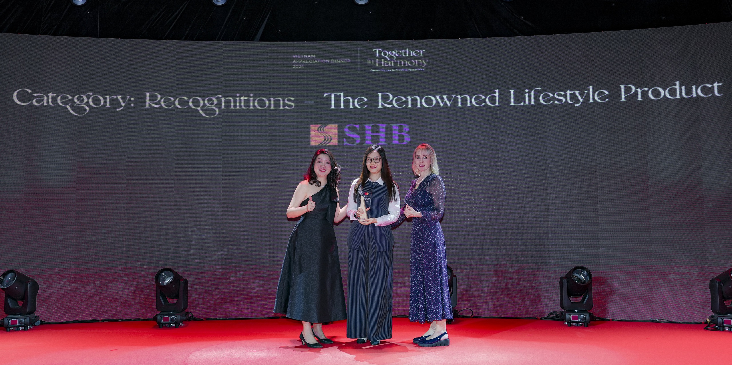 SHB Mastercard World được vinh danh “Sản phẩm với phong cách sống nổi bật"- Ảnh 1. SHB Mastercard World được vinh danh “Sản phẩm với phong cách sống nổi bật"- Ảnh 1.