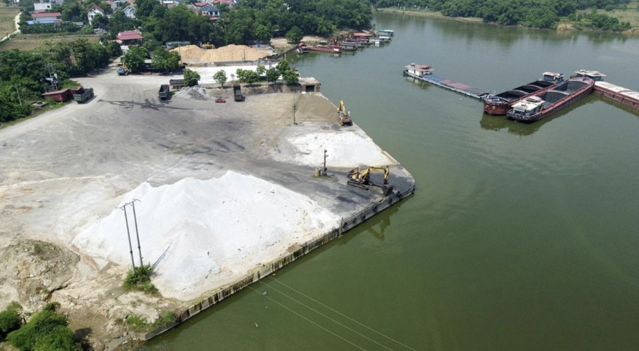 Hà Nội: “Nóng” quản lý đất đai, xây dựng bãi sông- Ảnh 1. Hà Nội: “Nóng” quản lý đất đai, xây dựng bãi sông- Ảnh 1.