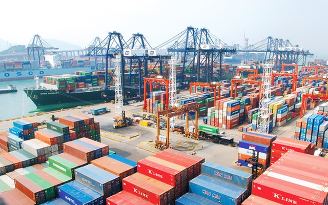 Xuất nhập khẩu lập kỷ lục mới: Nhìn lại những bài học "đắt giá"- Ảnh 1. Xuất nhập khẩu lập kỷ lục mới: Nhìn lại những bài học "đắt giá"- Ảnh 1.
