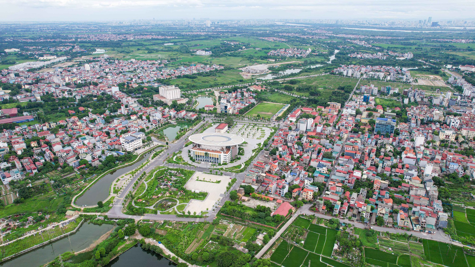 Hà Nội xem xét tiến độ lên quận của 4 huyện trong năm 2025- Ảnh 1. Hà Nội xem xét tiến độ lên quận của 4 huyện trong năm 2025- Ảnh 1.