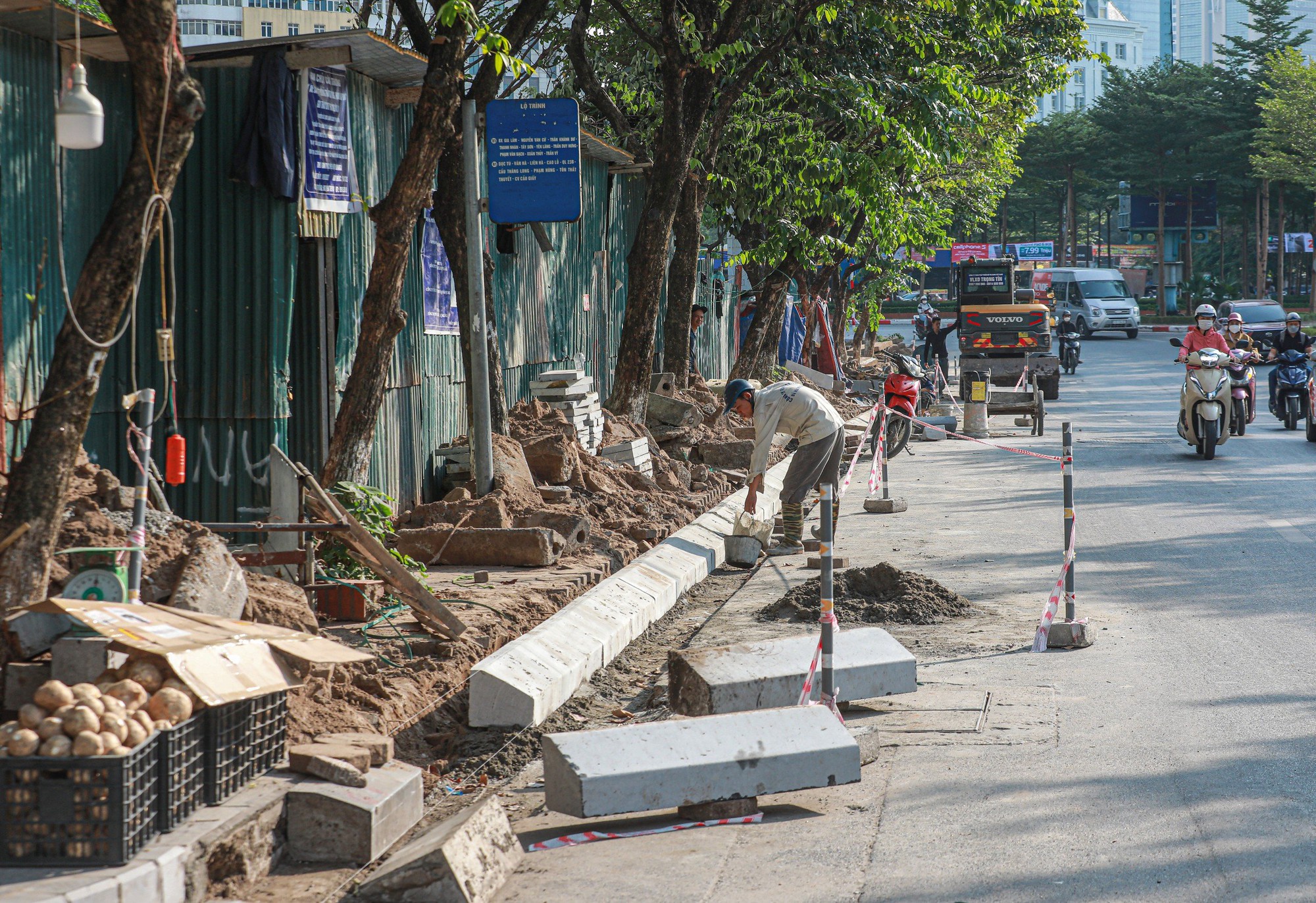 Chủ tịch Hà Nội chấn chỉnh việc đào xới vỉa hè dịp cuối năm- Ảnh 1. Chủ tịch Hà Nội chấn chỉnh việc đào xới vỉa hè dịp cuối năm- Ảnh 1.