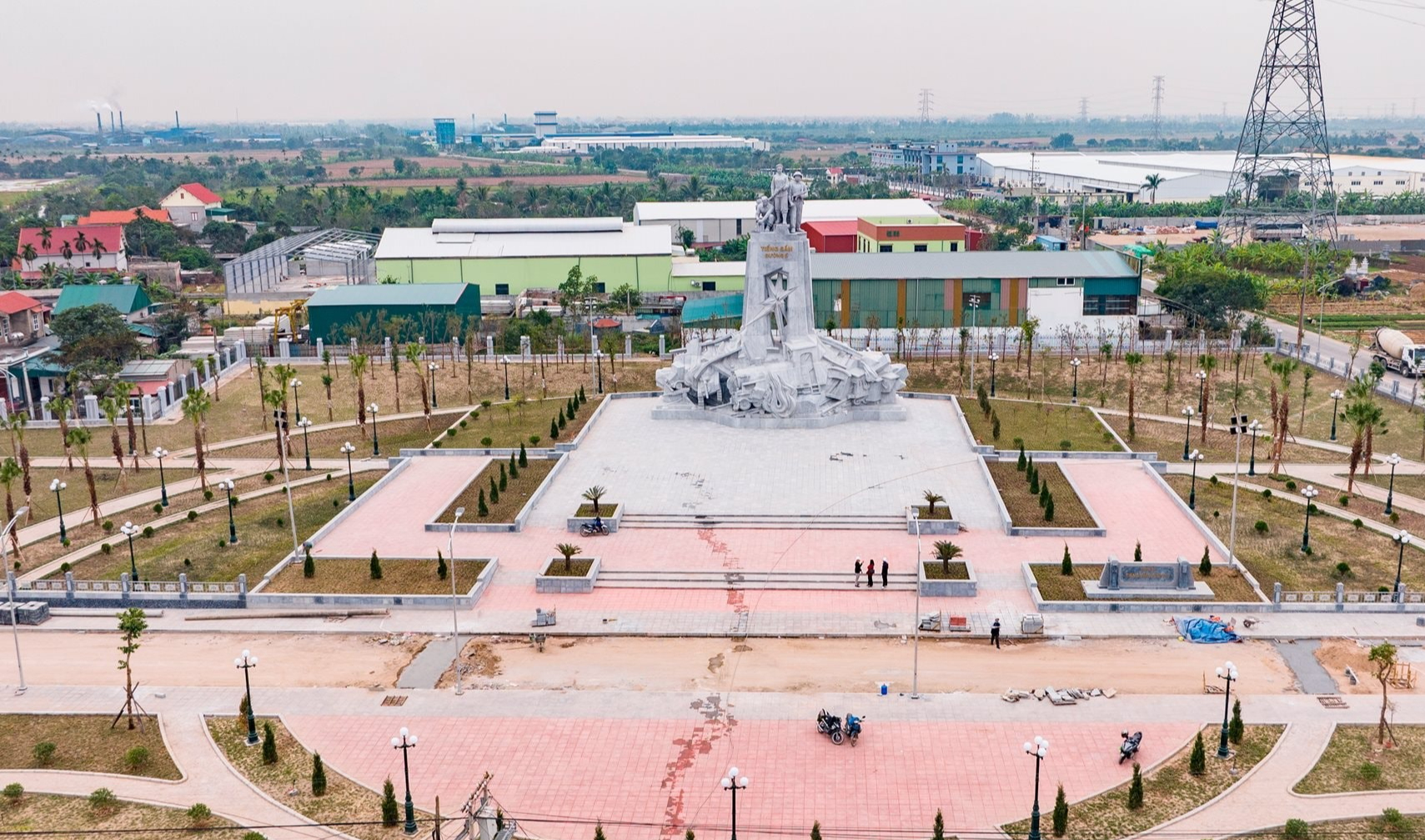 Chiêm ngưỡng tượng đài "Tiếng sấm đường 5" ở Hải Dương- Ảnh 1. Chiêm ngưỡng tượng đài "Tiếng sấm đường 5" ở Hải Dương- Ảnh 1.