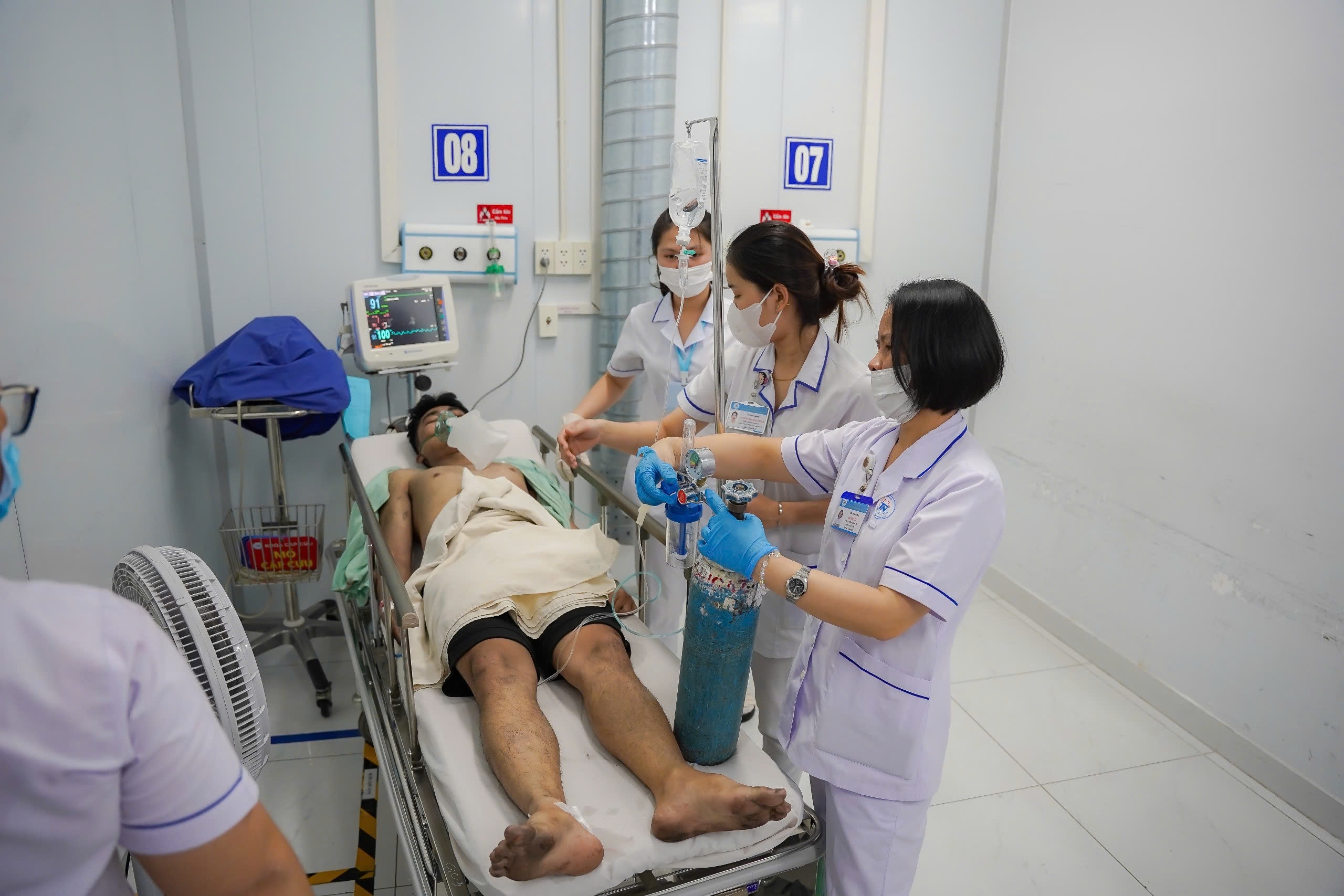 Sức khoẻ các nạn nhân vụ cháy nhà ở quận Tân Bình, TP.HCM hiện ra sao?- Ảnh 1. Sức khoẻ các nạn nhân vụ cháy nhà ở quận Tân Bình, TP.HCM hiện ra sao?- Ảnh 1.