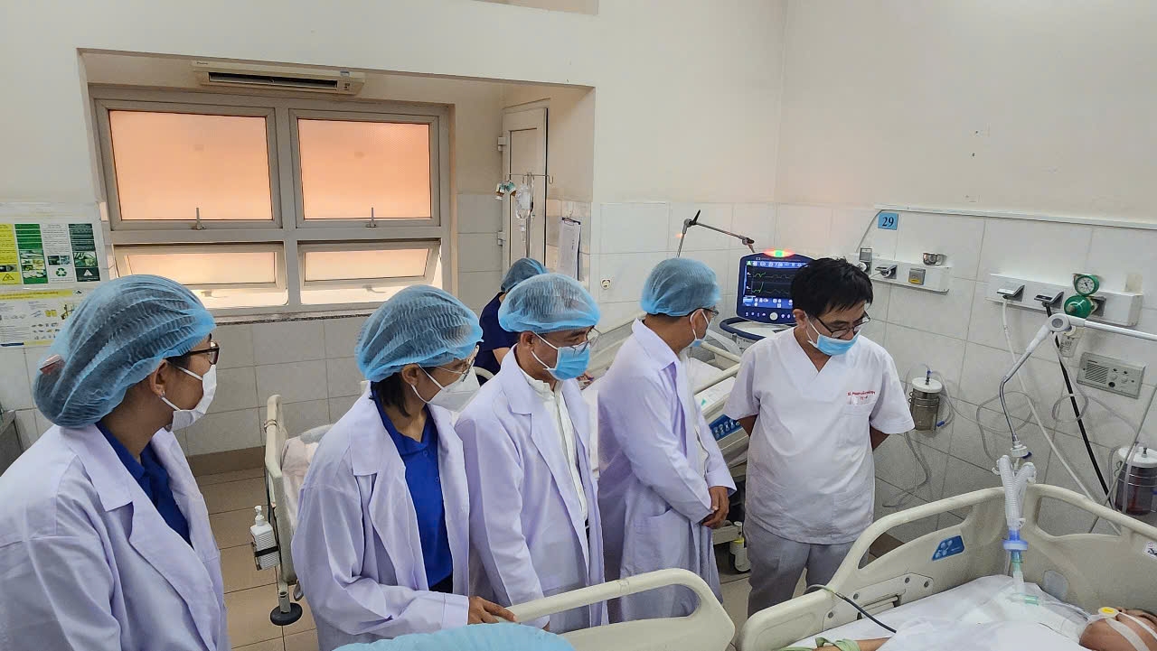 Sức khỏe ba nạn nhân nguy kịch trong vụ cháy ở Tân Bình hiện ra sao?- Ảnh 1. Sức khỏe ba nạn nhân nguy kịch trong vụ cháy ở Tân Bình hiện ra sao?- Ảnh 1.