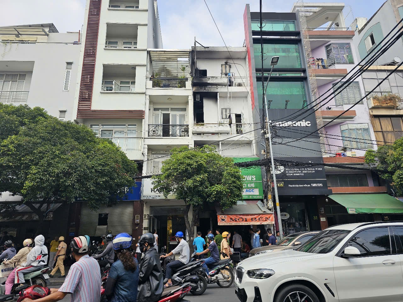 Hiện trường vụ cháy khiến 2 người tử vong, hơn 10 người nhập viện ở TP.HCM- Ảnh 1. Hiện trường vụ cháy khiến 2 người tử vong, hơn 10 người nhập viện ở TP.HCM- Ảnh 1.