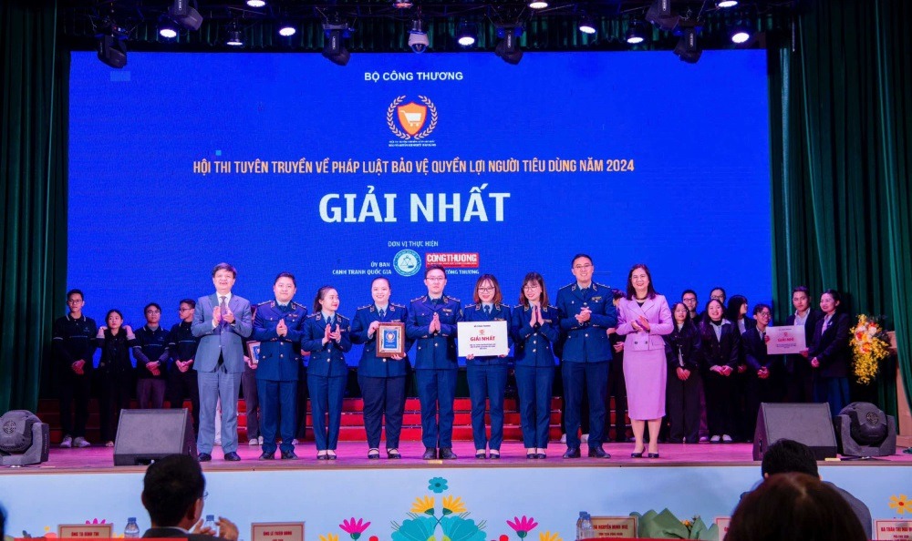 Ngành QLTT dành giải nhất cuộc thi Tuyên truyền pháp luật bảo vệ quyền lợi người tiêu dùng- Ảnh 1. Ngành QLTT dành giải nhất cuộc thi Tuyên truyền pháp luật bảo vệ quyền lợi người tiêu dùng- Ảnh 1.
