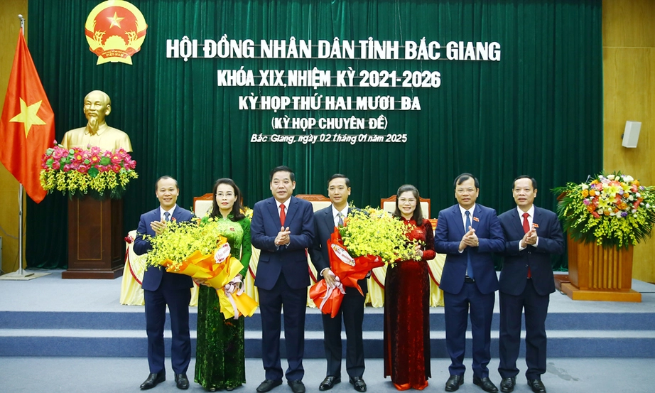 Bắc Giang có tân Chủ tịch HĐND và UBND tỉnh- Ảnh 1. Bắc Giang có tân Chủ tịch HĐND và UBND tỉnh- Ảnh 1.
