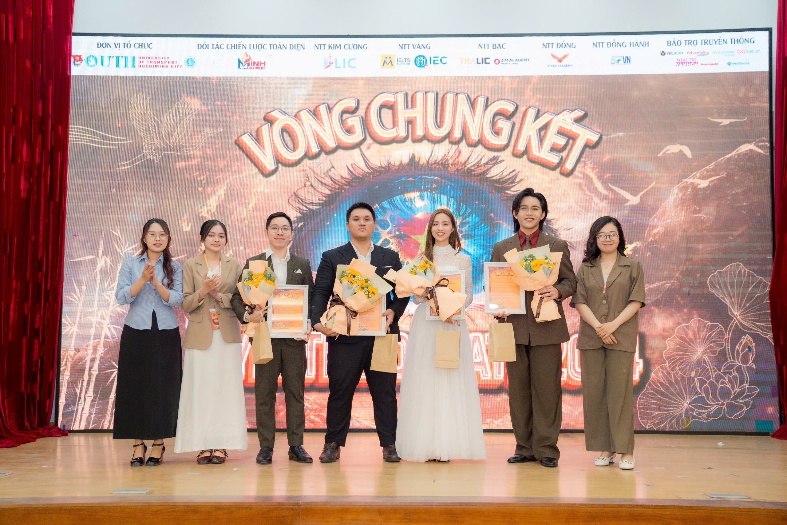 Giảng viên VTALK đồng hành cùng SYM The Debate 2024 Tại Trường Đại Học Giao Thông Vận Tải