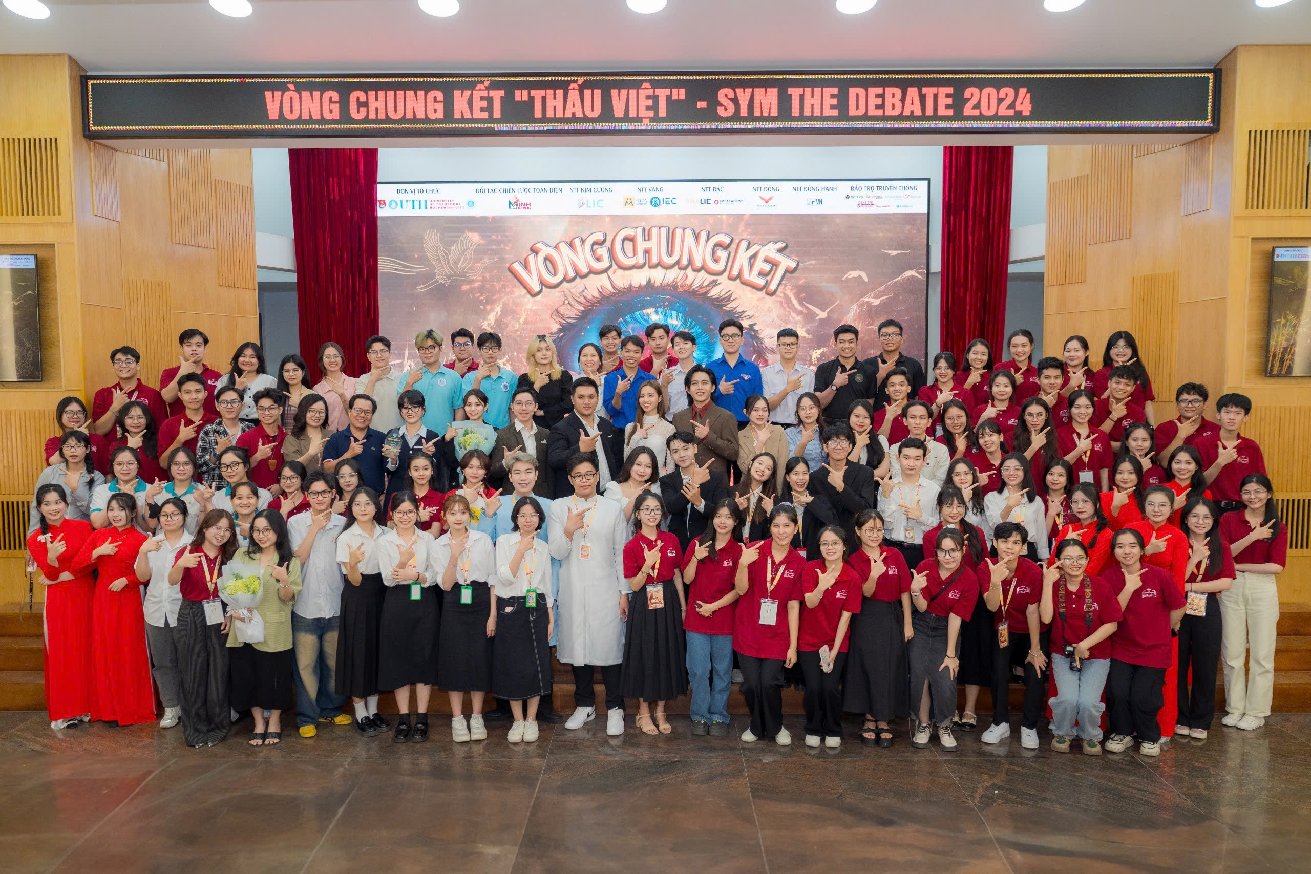 Giảng viên VTALK đồng hành cùng SYM The Debate 2024 Tại Trường Đại Học Giao Thông Vận Tải