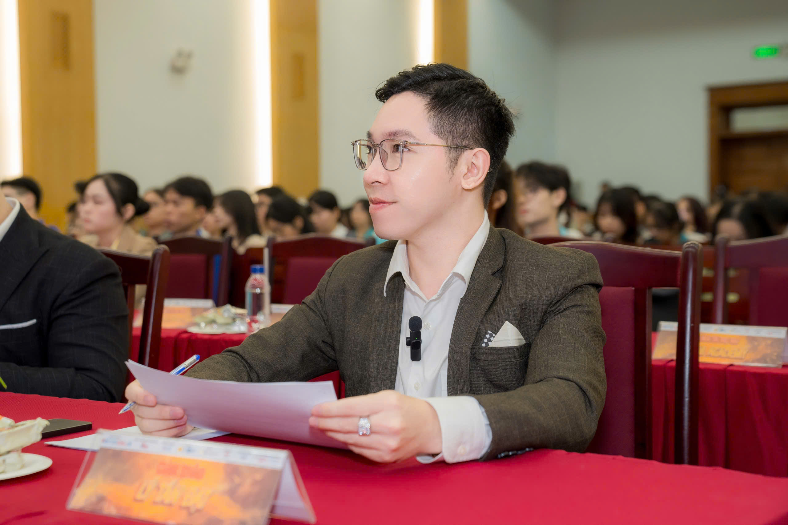 Giảng viên VTALK đồng hành cùng SYM The Debate 2024 Tại Trường Đại Học Giao Thông Vận Tải