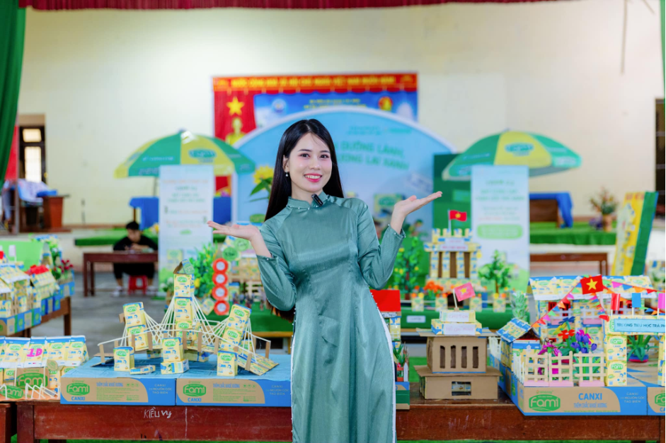 Diễn Giả Áo Dài Võ Thị Mỹ Duyên đồng hành Cùng Vinasoy Trao Dinh Dưỡng Lành, Gieo Mầm Tương Lai Xanh tại Trường Tiểu Học Trà Phong, Quảng Ngãi