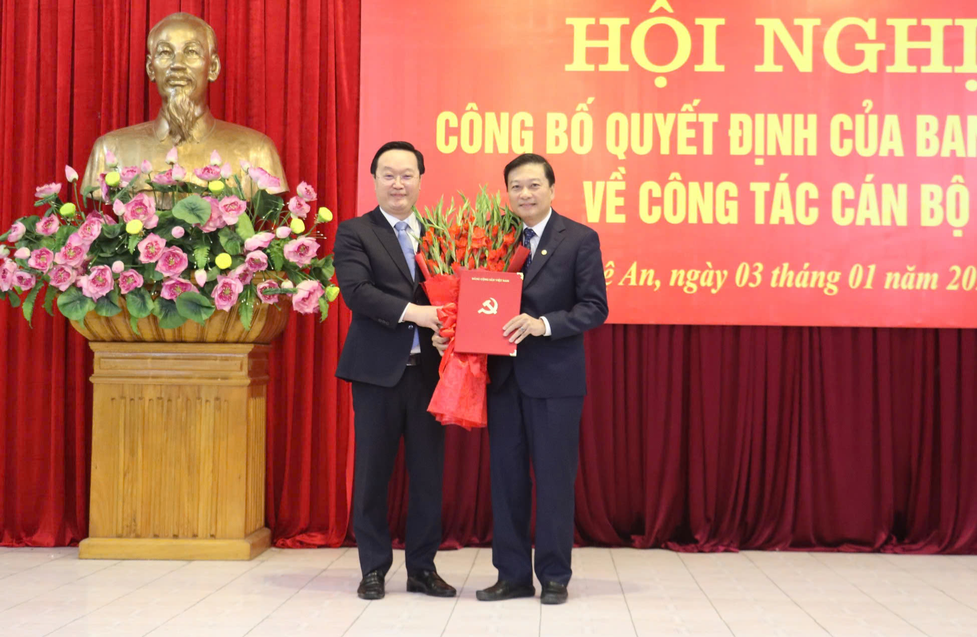 Nghệ An có tân chủ tịch tỉnh- Ảnh 1. Nghệ An có tân chủ tịch tỉnh- Ảnh 1.