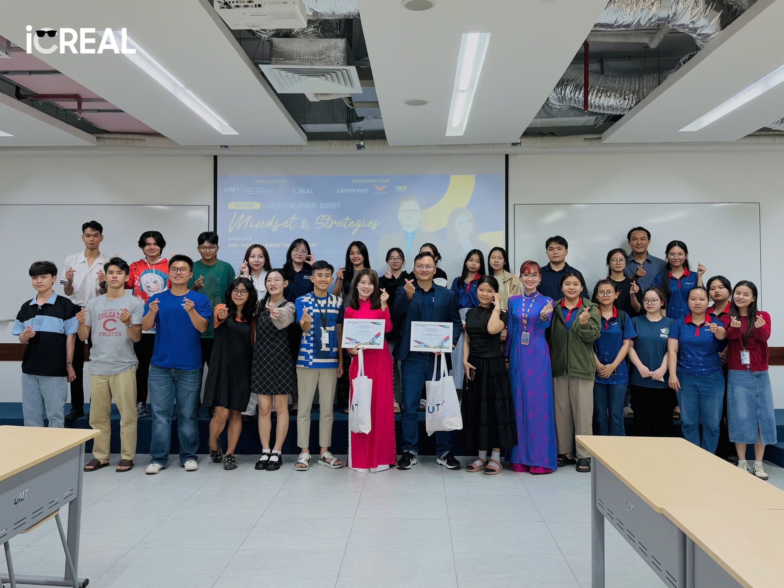 Học viện Kỹ năng VTALK Và OKR.BUSINESS Đồng Hành Cùng Trường Đại Học Quản Lý & Công Nghệ TP.HCM – Hội Thảo Hành Trình Phát Triển Sự Nghiệp
