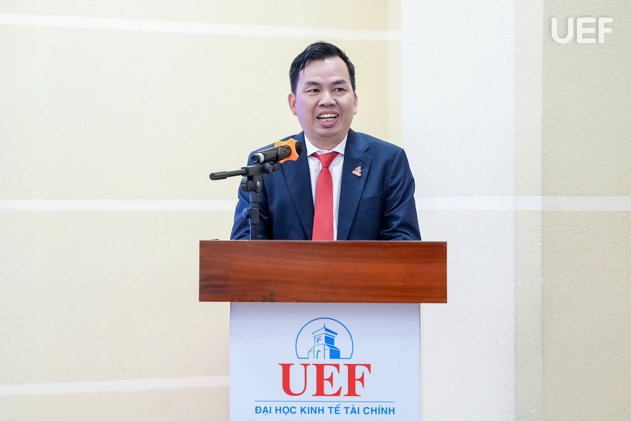 Trường Đại học Kinh tế Tài chính TP.HCM (UEF) ký kết hợp tác MOU với Học viện Kỹ năng VTALK và 13 doanh nghiệp hàng đầu