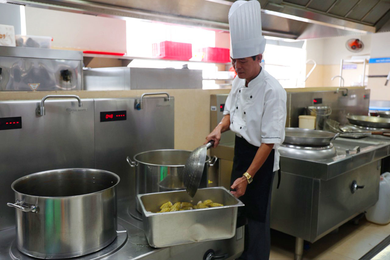 Bếp sạch – tâm sáng: Chef Nguyễn Trọng Hùng, chuyện về người đầu bếp tận tâm trong Bệnh viện