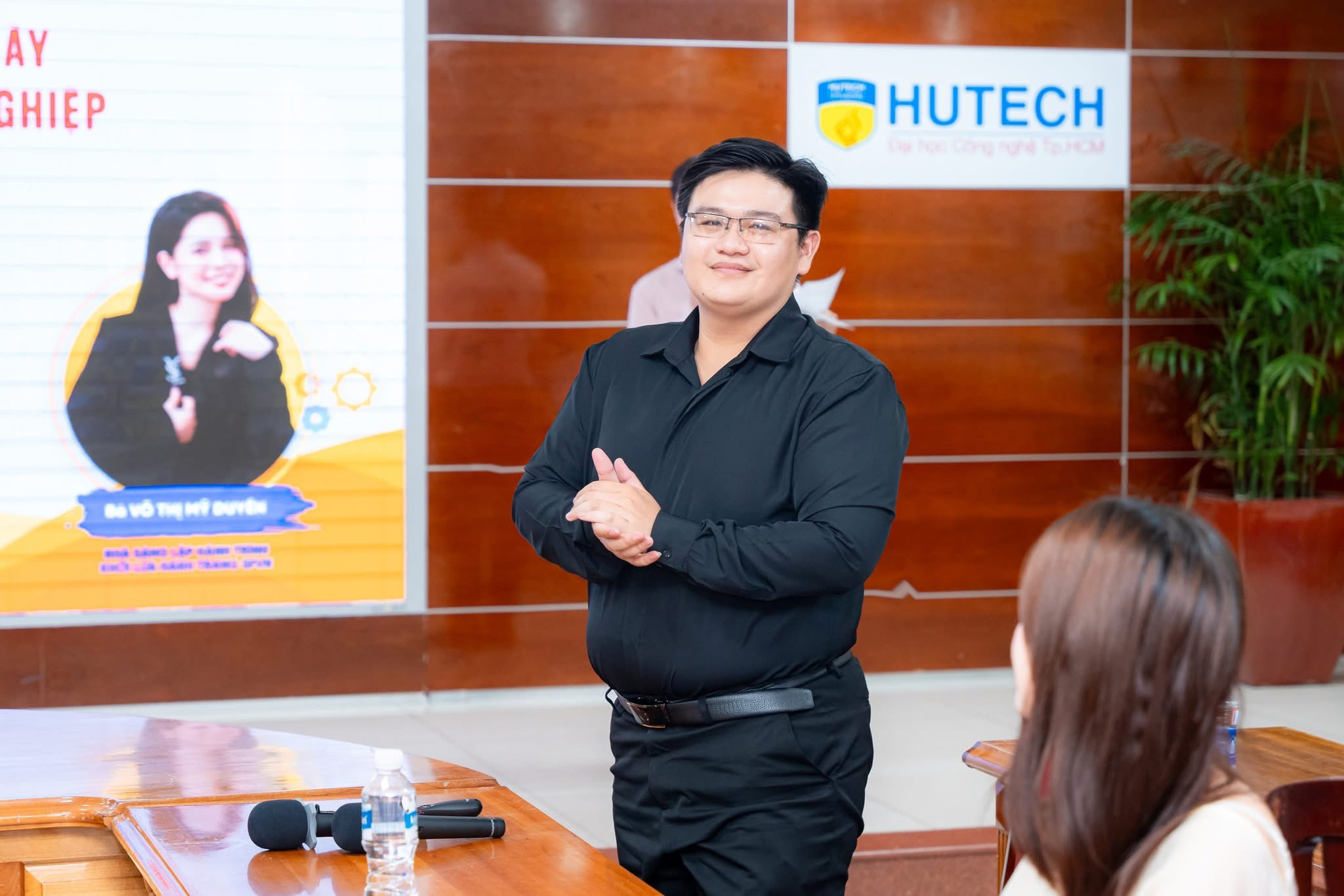 Diễn giả Áo Dài Võ Thị Mỹ Duyên đồng hành cùng Đại học HUTECH huấn luyện kỹ năng Pitching cho Top 22 dự án Hutech Startup Wings 2025