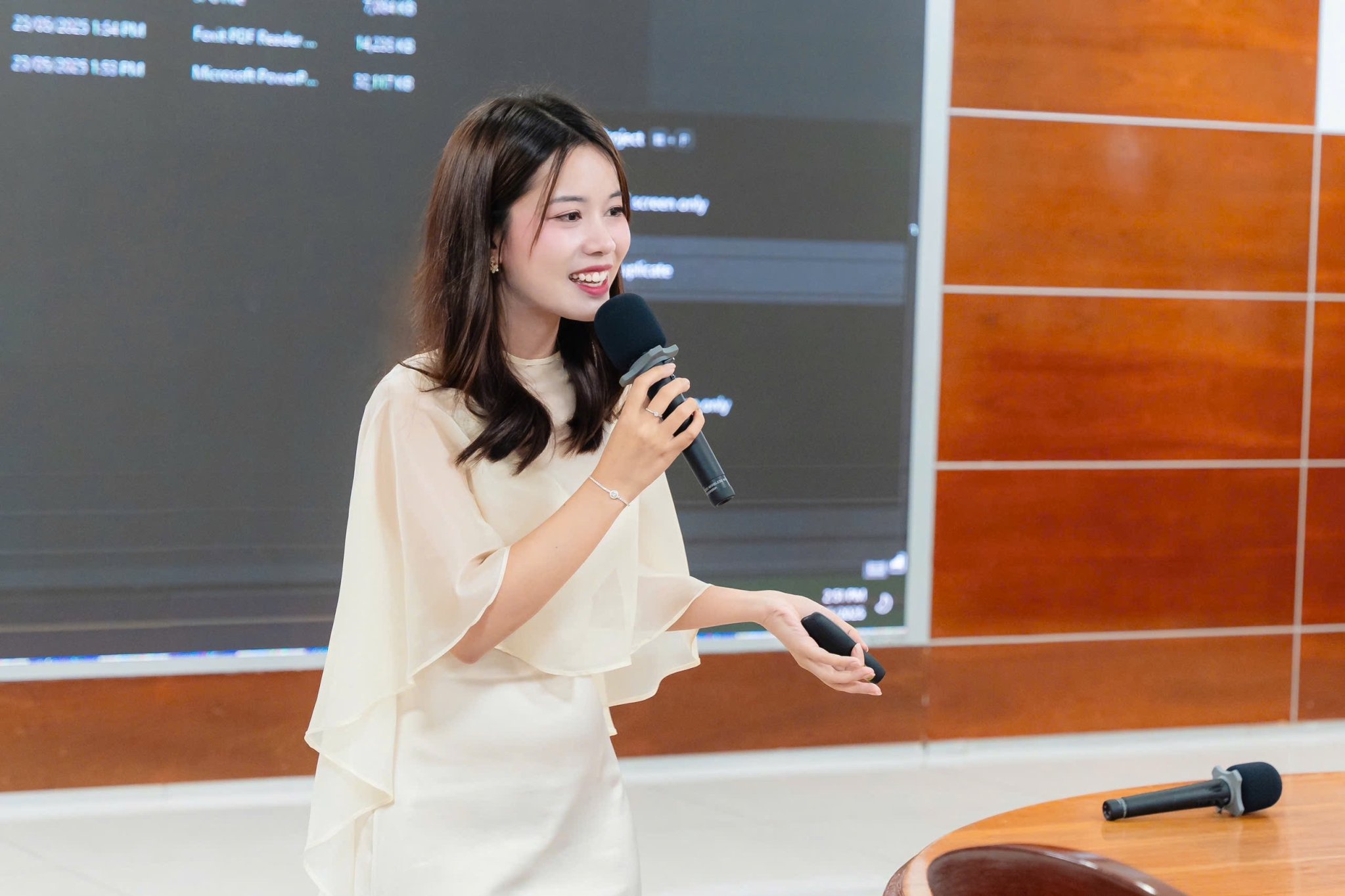 Diễn giả Áo Dài Võ Thị Mỹ Duyên đồng hành cùng Đại học HUTECH huấn luyện kỹ năng Pitching cho Top 22 dự án Hutech Startup Wings 2025
